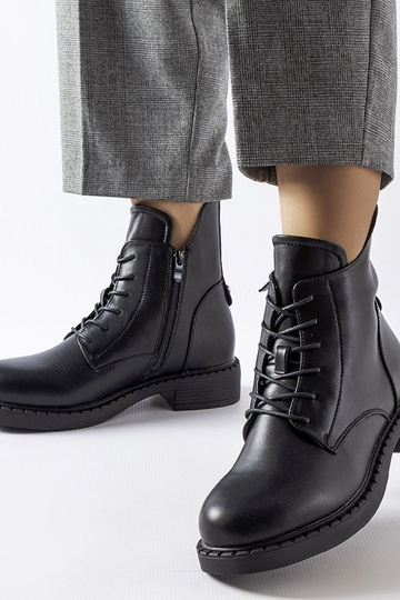 Stivali piatti asimmetrici...