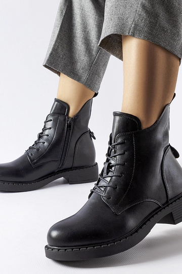 Stivali piatti asimmetrici... 2