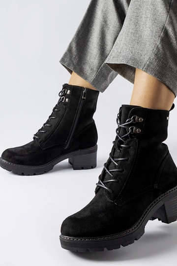 Stivaletti neri con lacci... 2