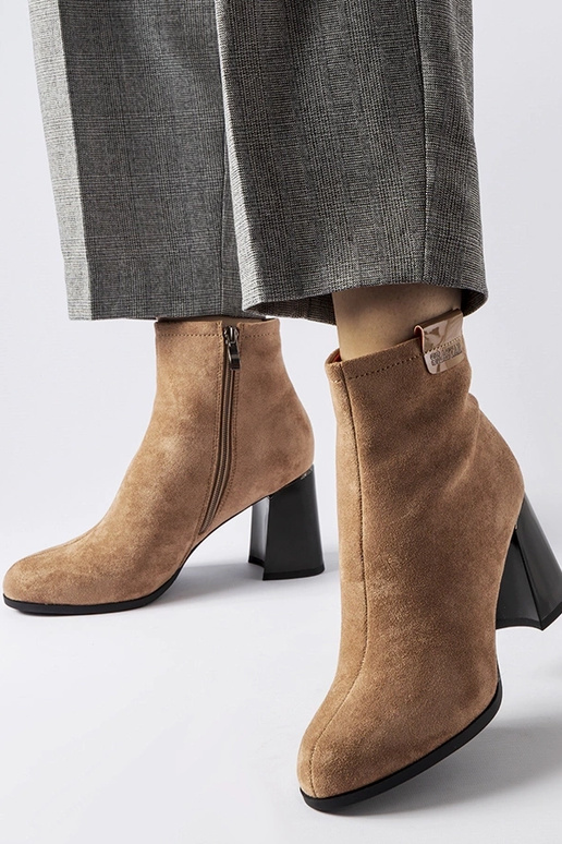 Anfibi eleganti color sabbia con...