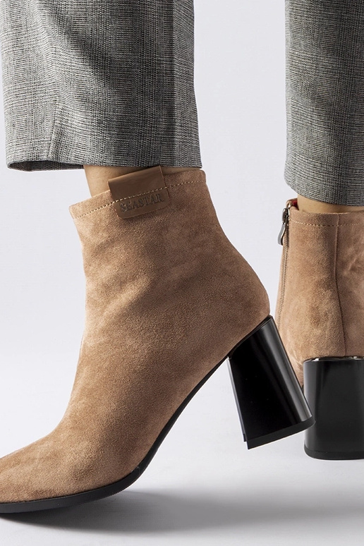 Anfibi eleganti color sabbia con...