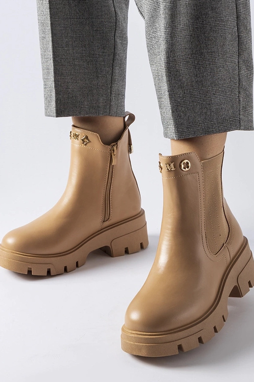 Stivaletti decorativi beige isolati...