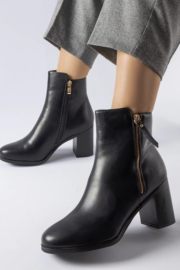 Stivaletti classici neri...