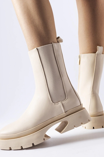 Stivali Mombello beige isolati 2