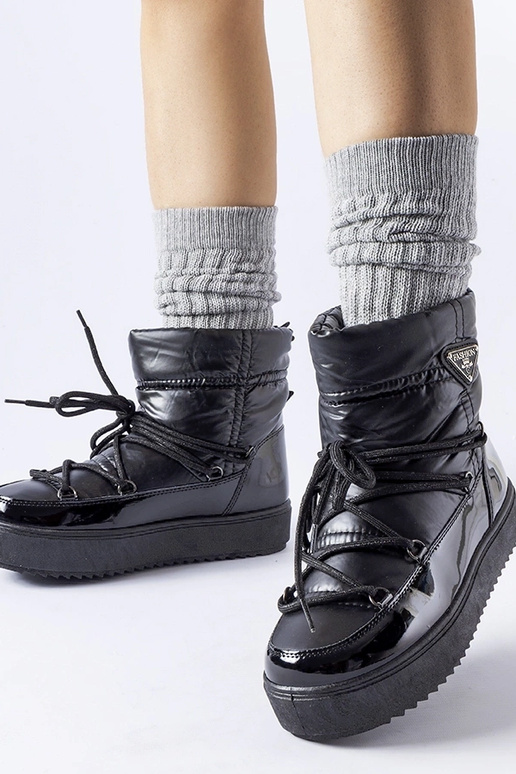 Stivali da neve neri isolati con...