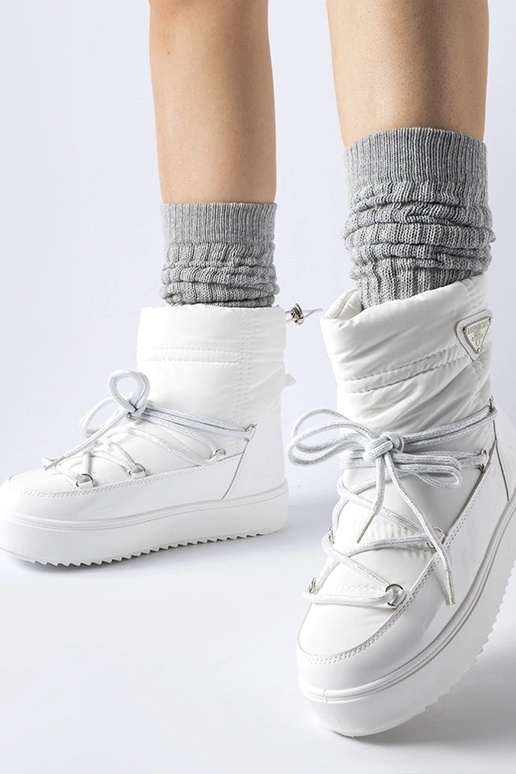 Stivali da neve bianchi isolati con...