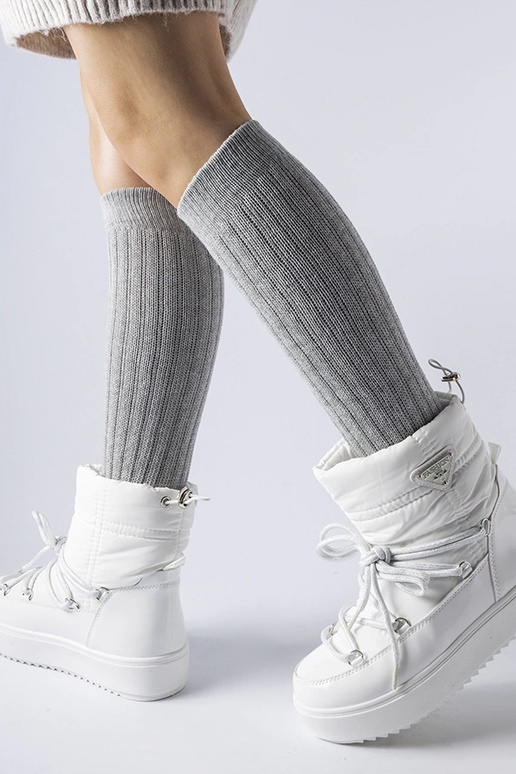 Stivali da neve bianchi isolati con...