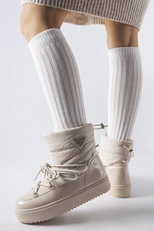 Stivali da neve beige isolati con...