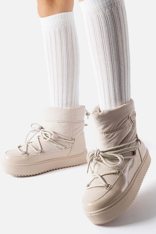 Stivali da neve beige isolati con...