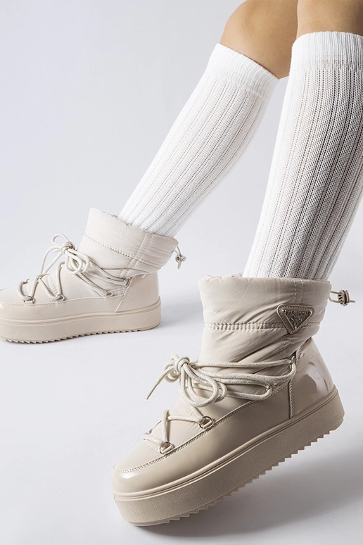 Stivali da neve beige isolati con...