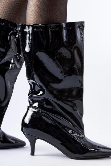 Stivali neri con tacco...