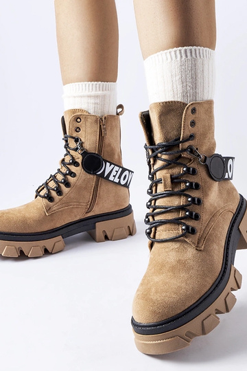 Stivaletti color sabbia con... 2