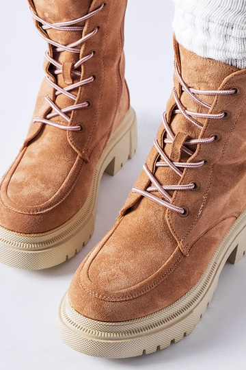 Scarponi da trekking rosa... 2