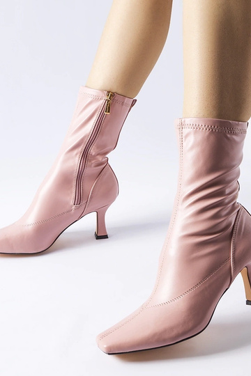 Stivaletti rosa con tacco... 2