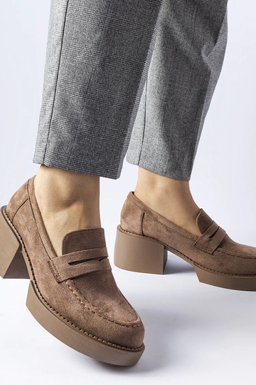 Mocassini marroni sul...