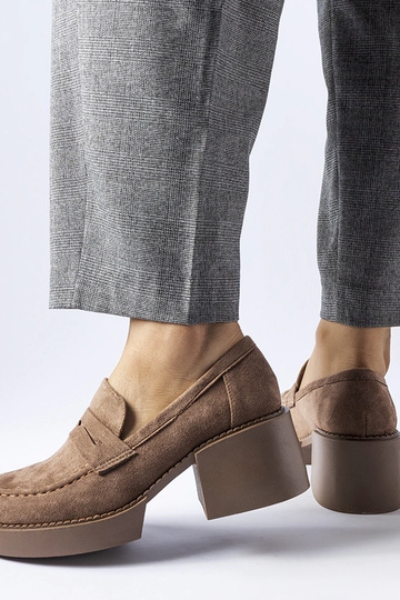 Mocassini marroni sul... 2