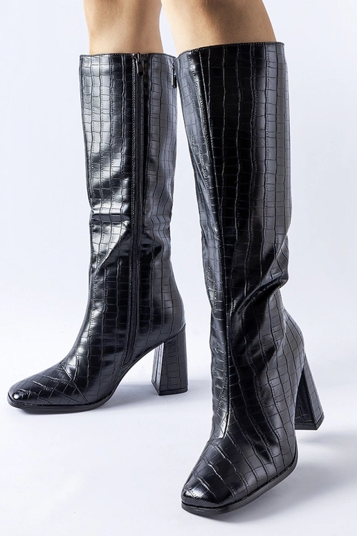 Stivali neri imbottiti con tacco...