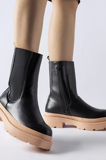 Stivaletti neri con suola...