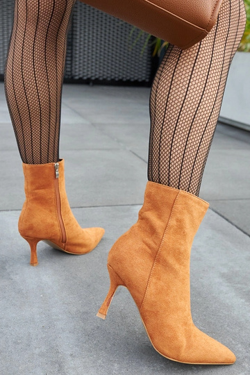 Stivali con tacco basso... 2