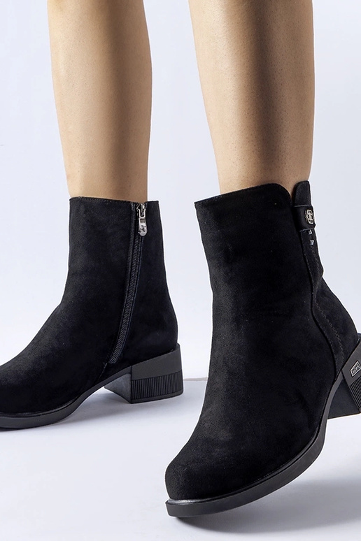 Stivaletti foderati neri in pelle...