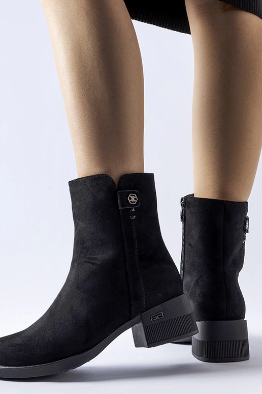 Stivaletti foderati neri in pelle...