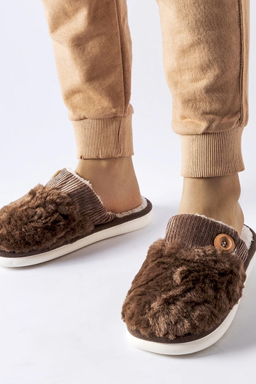 Pantofole Lakeland marroni isolate