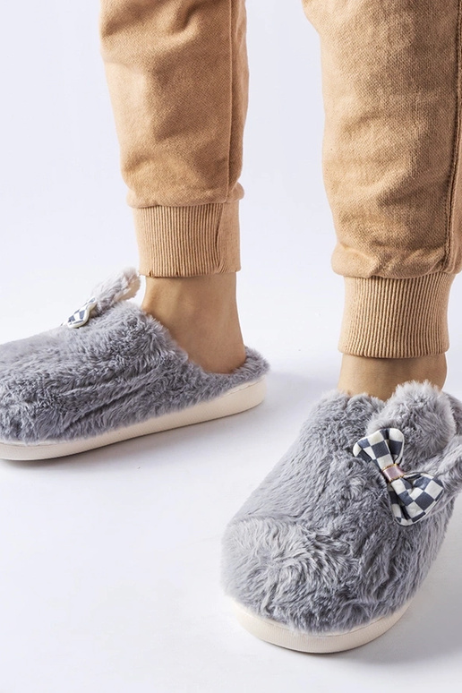 Ciabatte da donna grigie isolate con... Ciabatte da donna grigie isolate con...