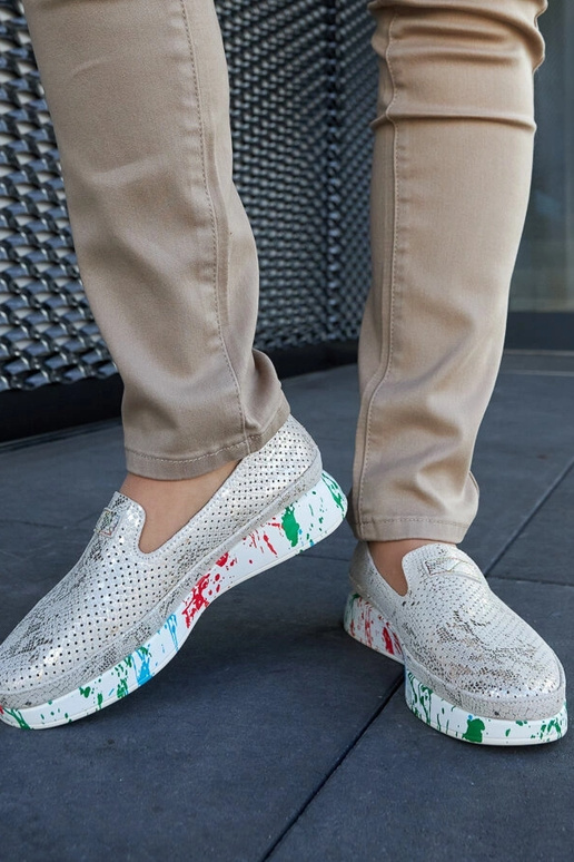 Scarpe basse beige su zeppa colorata...