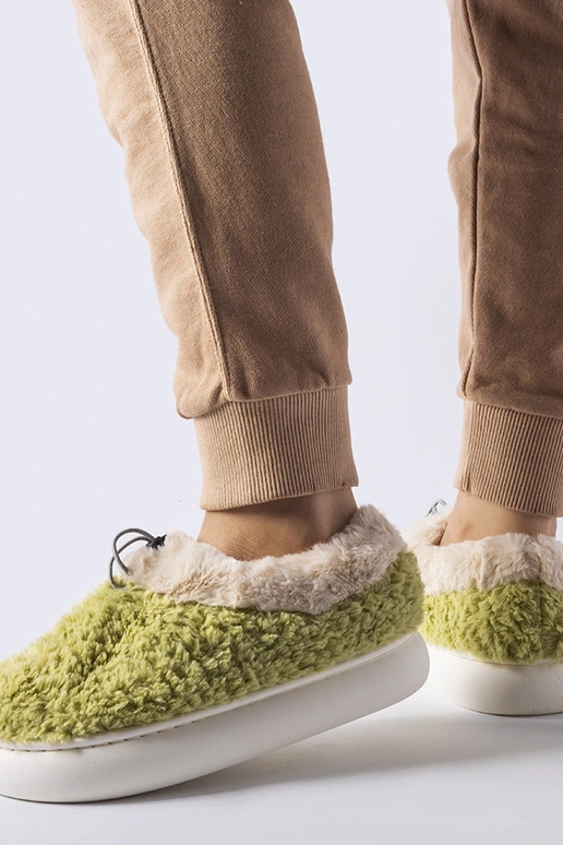 Pantofole calde verdi con tallone... Pantofole calde verdi con tallone...