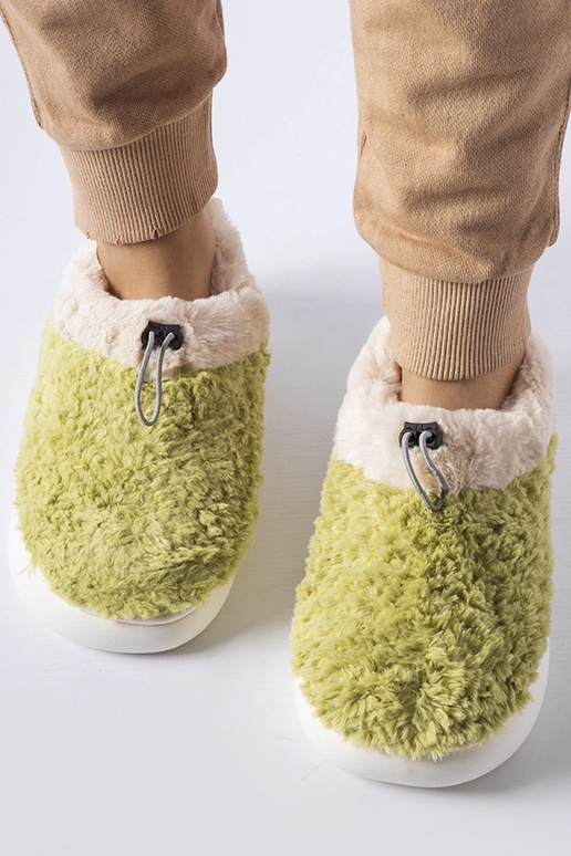 Pantofole calde verdi con tallone... Pantofole calde verdi con tallone...