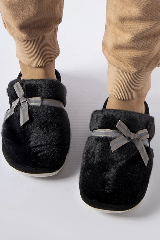 Pantofole nere calde con fiocco Antonina Pantofole nere calde con fiocco Antonina