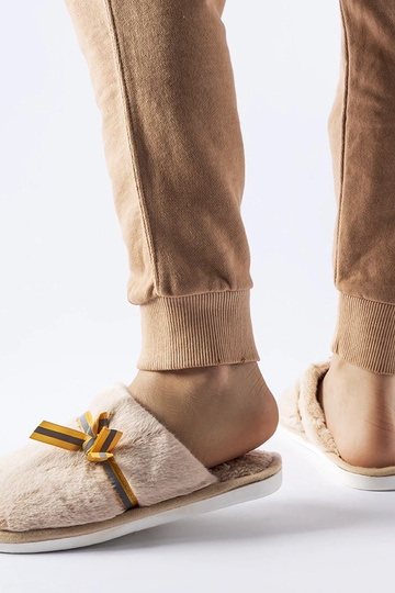 Pantofole beige calde con fiocco Antonino 2