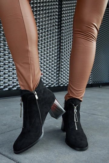 Stivaletti in vernice nera... 2