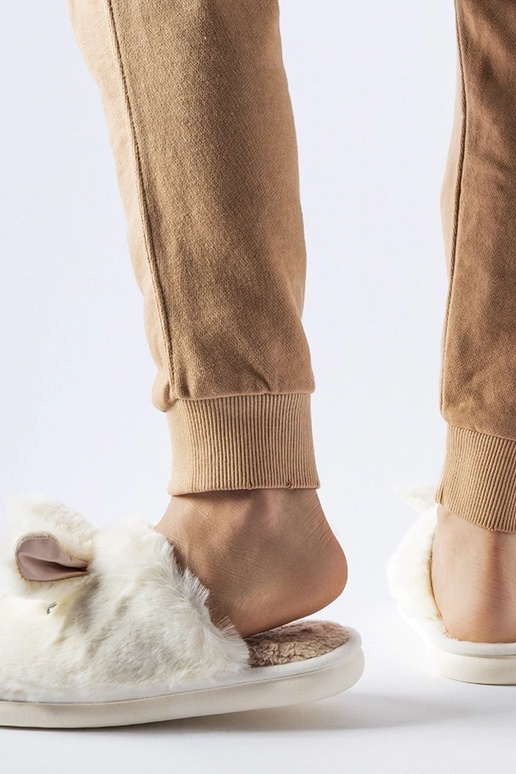 Pantofole bianche calde con orecchie... Pantofole bianche calde con orecchie...