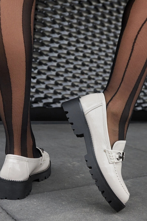 Mocassini grigi in vernice con...