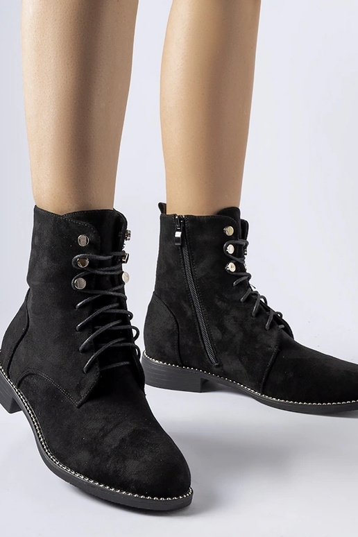 Stivali neri isolati in eco-suede...