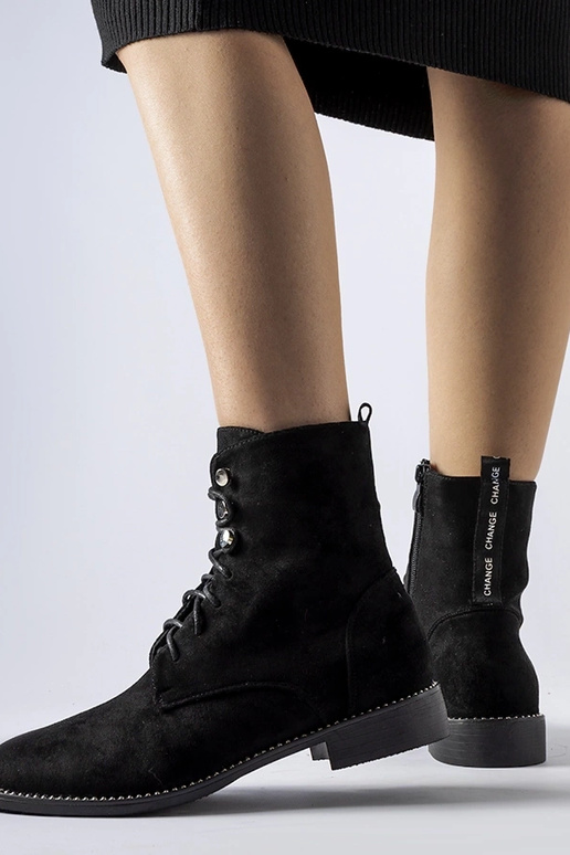 Stivali neri isolati in eco-suede...