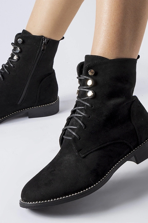 Stivali neri isolati in eco-suede...