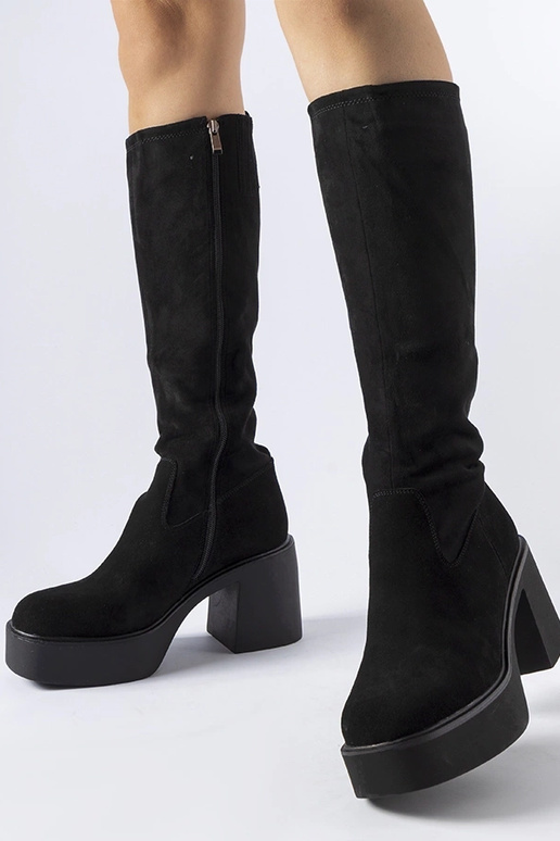 Stivali neri isolati con tacco a... Stivali neri isolati con tacco a...