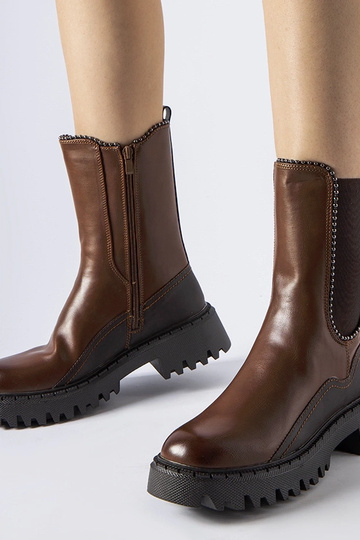 Stivaletti marroni isolati...