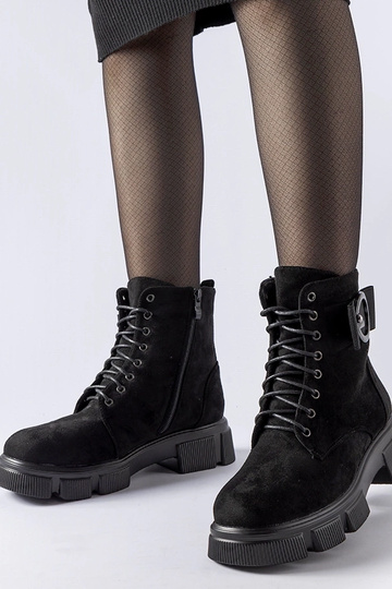 Stivali Cusiano neri isolati