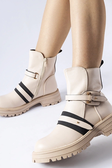 Stivali beige isolati... 2