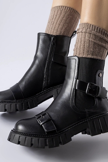 Stivaletti neri con suola... 2