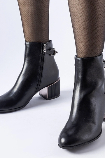 Stivaletti neri decorati... 2