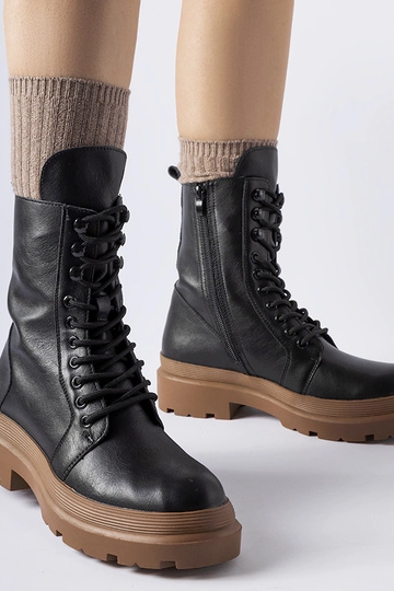 Scarponi da trekking neri...