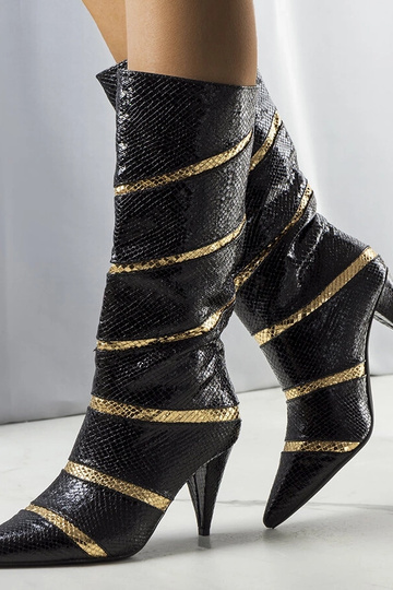 Stivali con tacco alto...