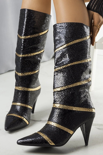 Stivali con tacco alto... 2