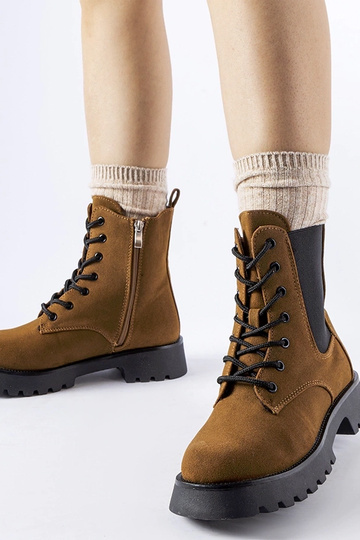 Stivaletti marroni con...