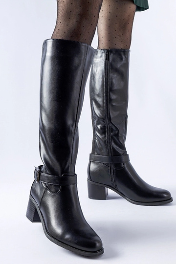 Stivali neri con fibbia... 2