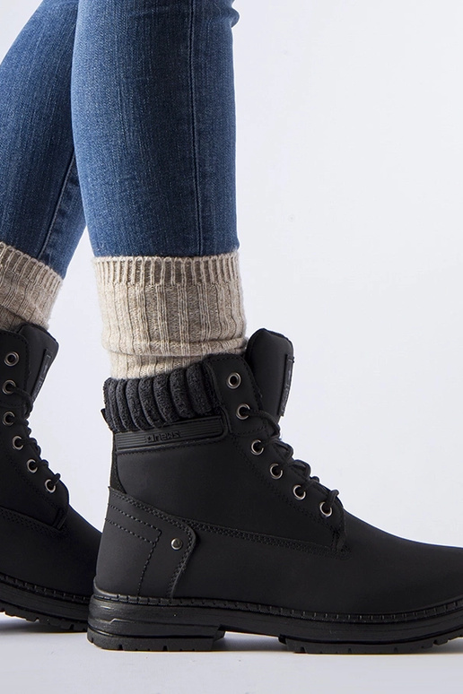 Stivali Araujo neri isolati da donna